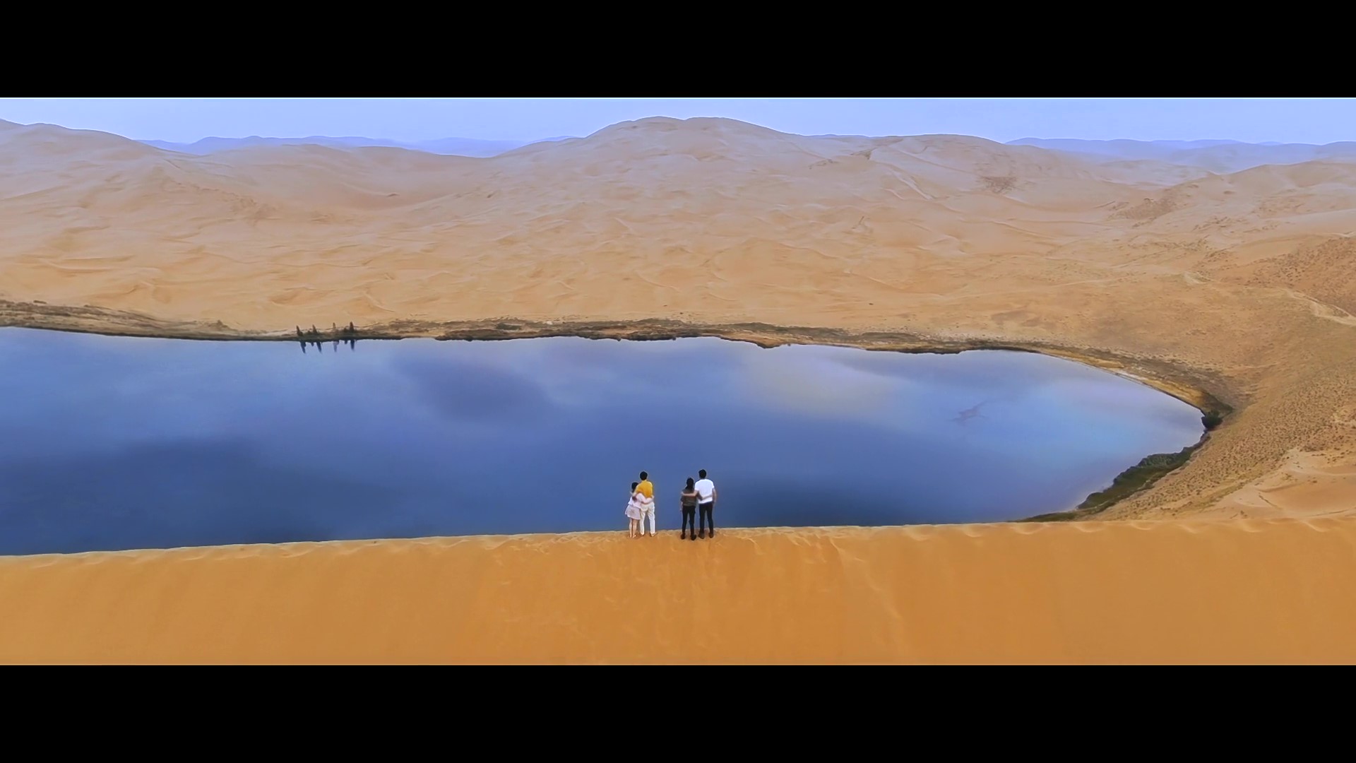 华为Mate30系列手机电影计划：《巴丹吉林》，去沙漠里看海
