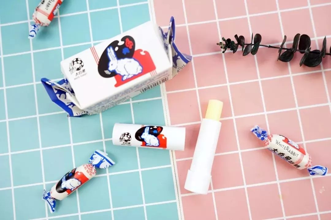 旺旺和大白兔的频繁跨界,是卖产品还是卖情怀? 旺旺和大白兔的频繁跨界,是卖产品还是卖情怀?