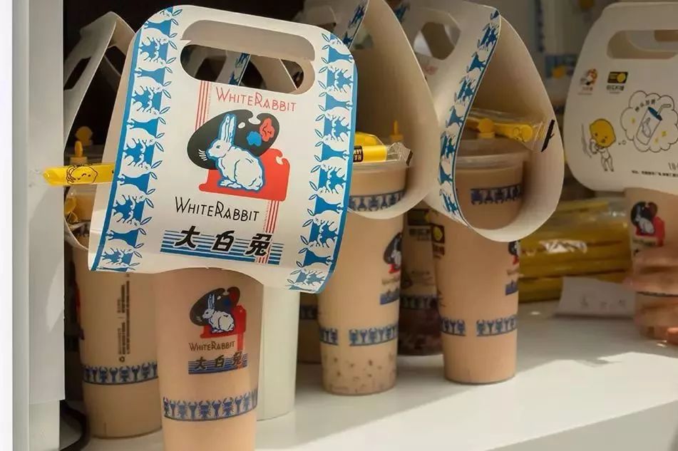 旺旺和大白兔的频繁跨界,是卖产品还是卖情怀? 旺旺和大白兔的频繁跨界,是卖产品还是卖情怀?