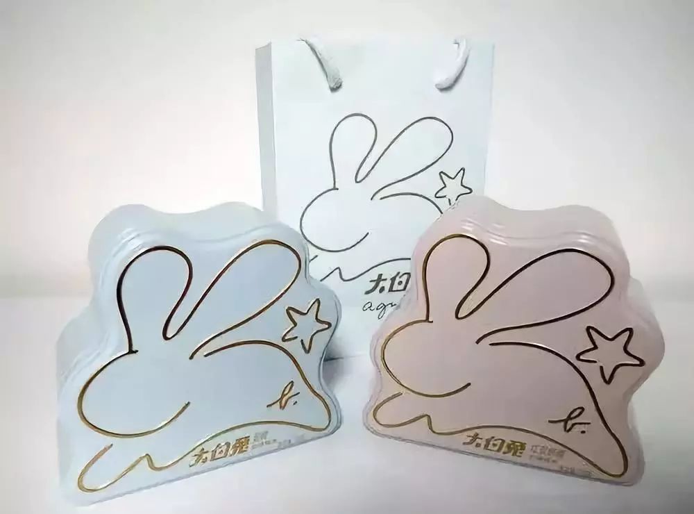 旺旺和大白兔的频繁跨界,是卖产品还是卖情怀? 旺旺和大白兔的频繁跨界,是卖产品还是卖情怀?