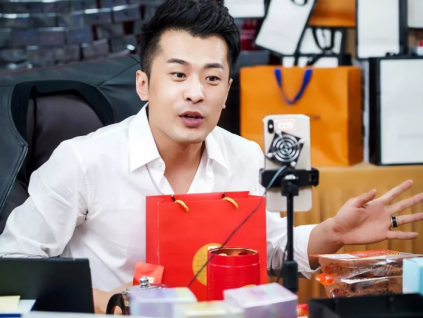 范式革命赢得势能 如何成为像李佳琦、薇娅、辛巴一样的超级网红？