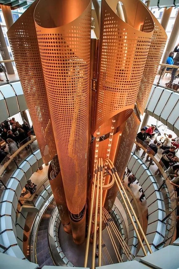 星巴克在芝加哥开了家“火箭”旗舰店，是博物馆、更是游乐园！