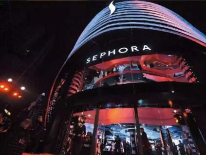 美妆智慧零售领域 未来智能美妆店惊艳亮相美博会