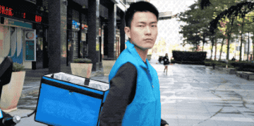 Insta360 全新沙雕广告，居然还有奥特曼跳抖肩舞？