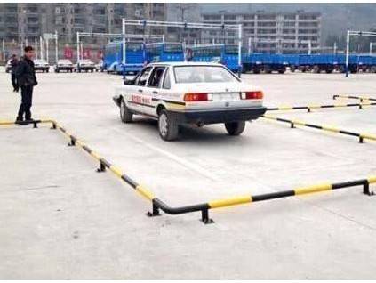 驾考不要再傻傻地重复机械动作了，学几招，让你轻松通过倒车入库