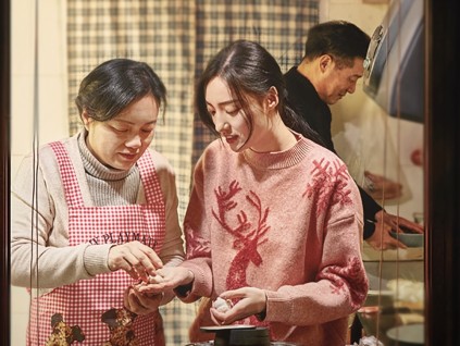 美的微电影《回家吃饭》，美的生活小家电新年营销的大幕