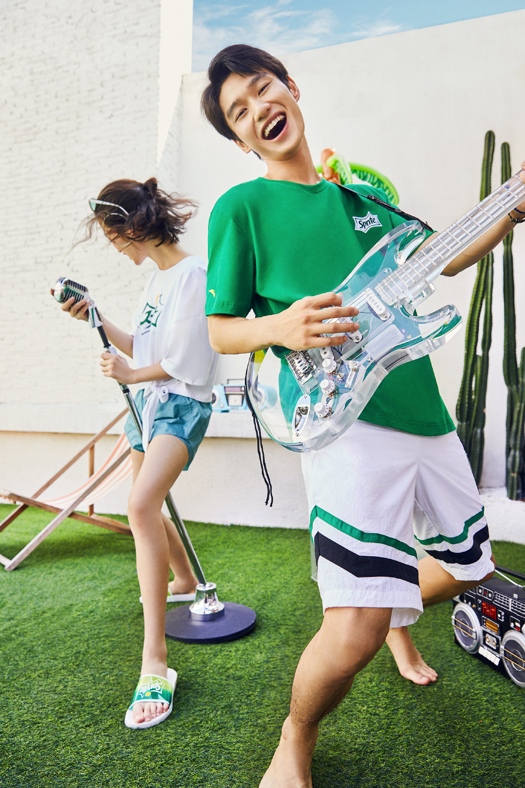 安踏×雪碧联名系列上线：酷爽加倍，打响夏日预备战