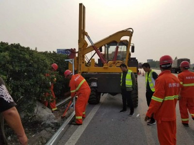 厂家直销护栏打桩机 全液压护栏钻孔机 钢板护栏打桩机