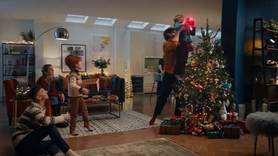 万众期待的 John Lewis 圣诞广告来啦！今年是一颗爱心的梦幻传递